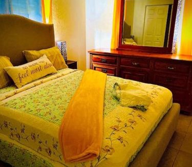Oakland Park House | Nice and Quiet 2 beds 1 bath in Oakland FL