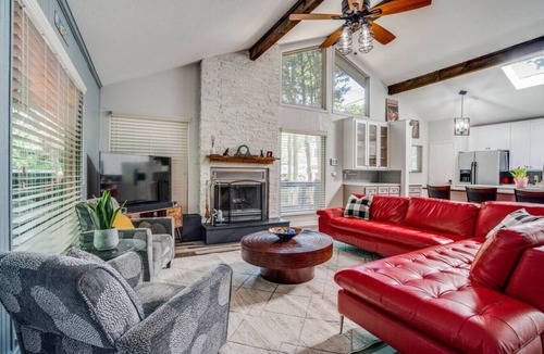 Pottsboro House | No Bad Vibes | Lake Texoma Retreat w Huge Deck