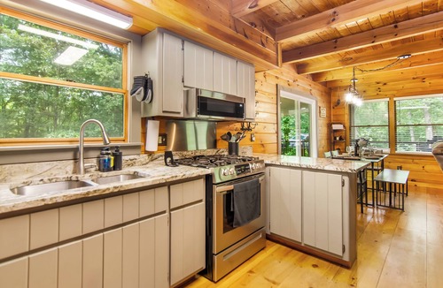 Ellijay Cabin | No Neighbors-Peaceful Escape + Fireside Vibes w/games & vineyards and orchards