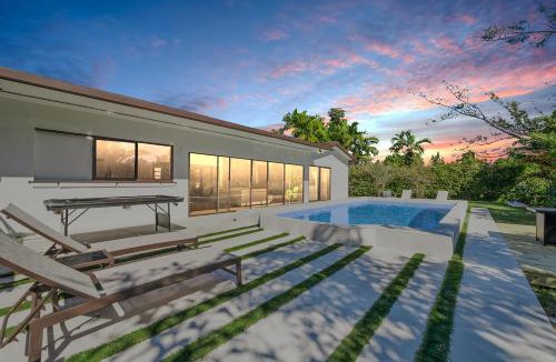 Ludlam House | NO Sunny Days Escape Miami, Pool, 18min to Airport L72