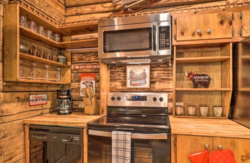 Sautee Nacoochee Cottage | North Georgia Mtn Escape w/Hot Tub & Games!