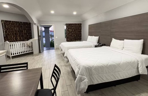 Houston Hotel | Northwest Houston Comfort | Shopping Access, Race Park & Local Dining Nearby