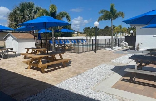 Royal Poinciana Condo | Oasis at Hollywood Unit 8 - Sleep 2