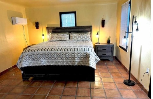 Truth or Consequences Hotel | Oasis Motel- King Bed - Room 6