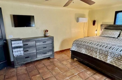 Truth or Consequences Hotel | Oasis Motel- King Bed - Room 6