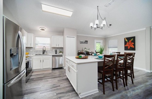 Arlington House | ~Oasis Pearl Sleeps 8 Heated Pool & Spa~