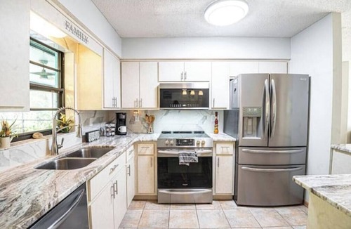Crystal River House | Oasis privacy heated Pool Game room 3 mins Sister Spring