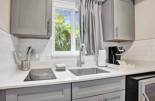 Galt Mile Apartment | Ocean Blvd Double Suite with Kitchenette at The Botanica!