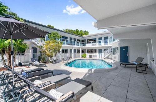 Galt Mile Hotel | Ocean Blvd King Suite at Botanica