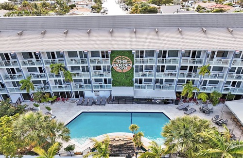 Galt Mile Apartment | Ocean Blvd King Suite Near the Beach!