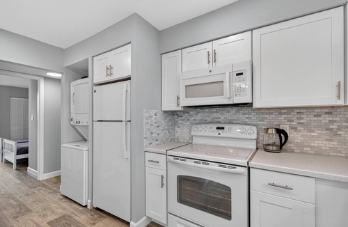 Ormond Beach Condo | Ocean Breeze Condo | Ocean Views | Steps To Beach | Pool | Flagler/Ormond Beach