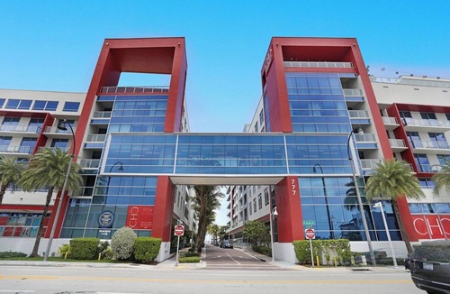 Hollywood Condo | Ocean Breeze Studio · Private Balcony · Rooftop Pool