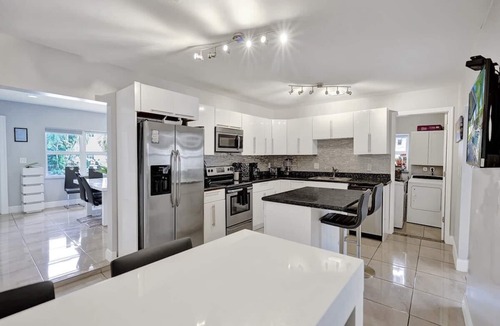 Pompano Beach Villa | Ocean Breeze Villa 🏝️ 5 Minute Walk to Beach