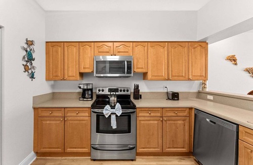 Avon By The Sea Condo | Ocean & Cocoa Beach Pier Views: 3BR Condo w/Private Balcony, Heated Pool & Spa-like Hot Tub🌴