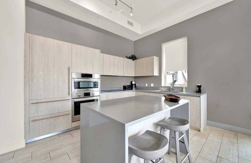 Hollywood South Central Beach Apartment | Ocean Escape with Resort-Style Amenities