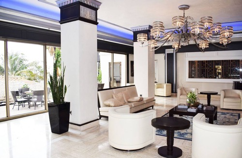 Galt Mile Apartment | Ocean Manor Beachfront Resort – 2BR w/Master En-Suite
