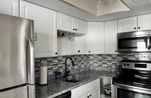 Ocean Ridge Condo | Ocean Ridge Gem: 1bd 1ba steps from pool and private beach! 6+ mos rental