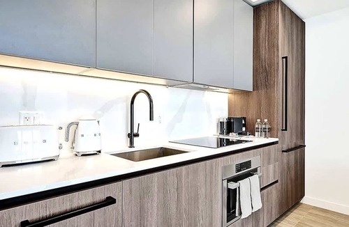 North Beach Condo | Ocean View 1BR with Balcony, Pool & Gym Near Beach