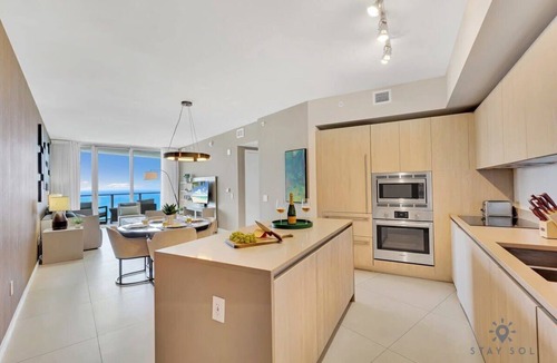 Hollywood South Central Beach Apartment | Ocean View Balcony|Beachfront Resort |Amazing Pool