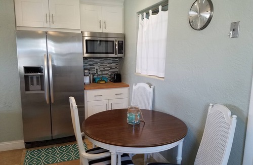 O'byrne House | Ocean view cottage in Ormond by the Sea-now avail Jan-March 2027! Must take 3 mo