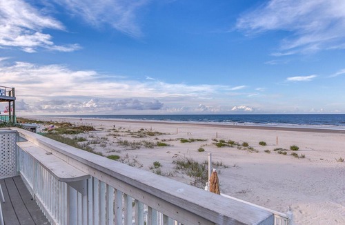 Boardwalk Apartment | OCEAN VIEW studio apt BEST LOCATION