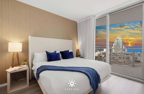 Hollywood South Central Beach Apartment | Ocean Views - Balcony & Resort Pool Paradise