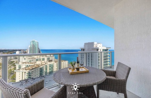 Hollywood South Central Beach Apartment | Ocean Views - Balcony & Resort Pool Paradise