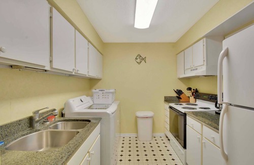 Demere Park Condo | Ocean Walk Heated Pool + Lake Views Walk to Pier Village