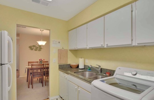 Demere Park Condo | Ocean Walk Heated Pool + Lake Views Walk to Pier Village