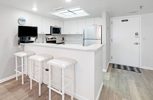 Ormond-by-the-Sea Condo | 🌊 Oceanfront 2/2 | Big Balcony | Beach Views from Every Room 🏖️ | Heated Pool & Garage