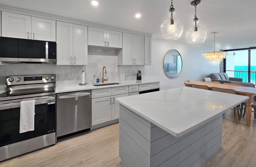 Hutchinson Island South Condo | Oceanfront 2BR/2BA Condo w/Private Balcony & Heated Pools on Hutchinson Island!