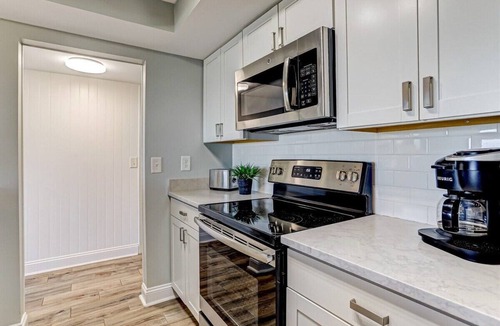 Fernandina Beach Condo | Oceanfront 2BR/2BA condo with balcony, pool, and beach access.