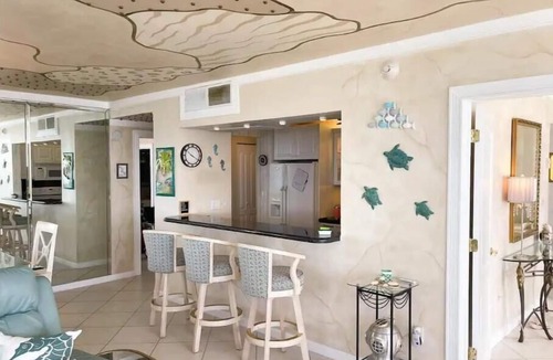 Galt Mile Apartment | Oceanfront Balcony 7th Floor