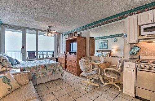Daytona Beach Shores Apartment | Oceanfront Daytona Beach Studio w/Balcony