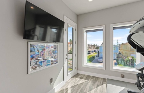 South Padre Island House | Oceanfront Escape 5BR Luxury Home w/Pool & Views