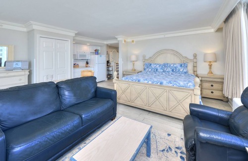 Ortona Park Condo | Oceanfront King Studio w/Balcony | Sunrise Views