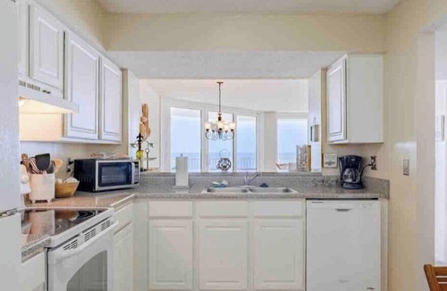 Gulf Lagoon Beach Apartment | Oceanfront Paradise: Your Dream Beachfront Escape
