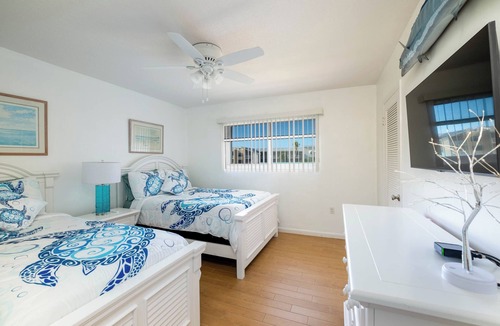 Key Colony Beach Hotel | Oceanfront Private Beach in Key Colony Beach Florida Keys