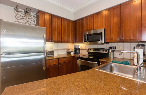 Key West Villa | Oceanfront Property - 2BR/2BA - Near Smather's Beach - Poolside Bar and Grill