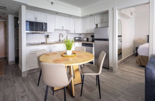 Sunny Isles Beach Apartment | Oceanfront Sunny Isles 1BR with Direct View