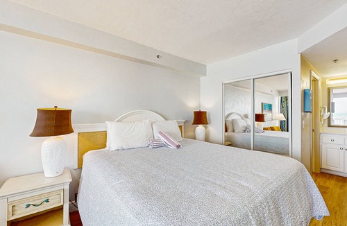 Ortona Park Hotel | Oceanfront suite with ocean view, beach access, gym & fast WiFi