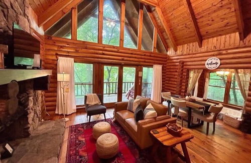 Benton Cabin | Ocoee Log Cabin steps from Ocoee in resort village