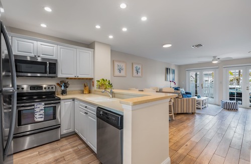 Bahama Village House | OFF COURSE ~ Adorable 2 BR, 2.5 Ba Townhome in Truman Annex w/Shared Pool!