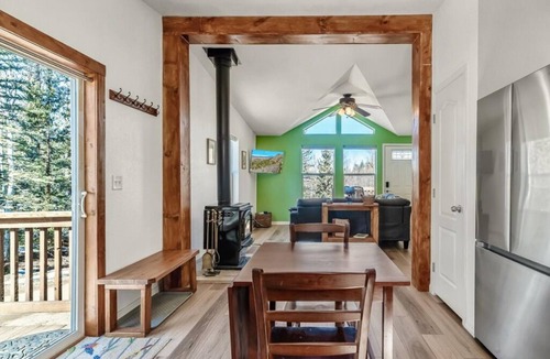 Indian Mountain Cabin | Off-Grid Forest Getaway w/WiFi on 4 Acres