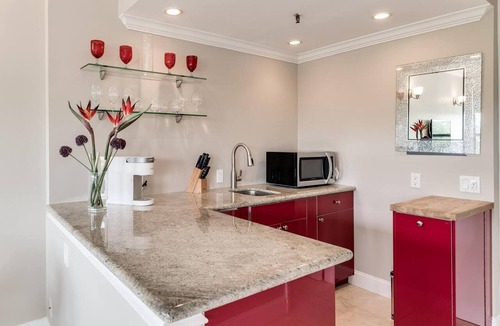 Palm Beach Condo | OfferPool/StepsToBeach/DIneCoastalSTUDIOLoft