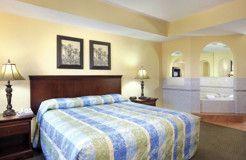 Pompano Beach Resort | OFFICIAL LISTING | Wyndham - Sea Gardens 2 BR w/Pool, Beach, Attractions!