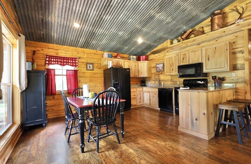 Murfreesboro House | Old Mill Cabin #2 - on the Little MO River, large yard, bunk room!