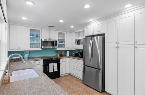 Old Town Cottage | Old Town Elegance Island Breezes and Poolside Bliss