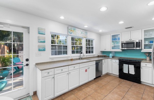 Old Town Cottage | Old Town Elegance Island Breezes and Poolside Bliss