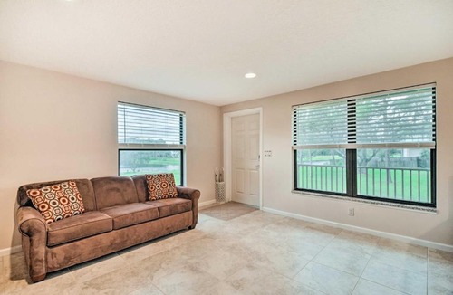 Seminole Apartment | On-Site Pond: Sleek Largo Studio < 7 Mi to Beach!